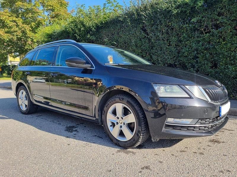 Svart Begagnad 2020 Skoda Octavia Style Kombi | 64 950 kr - Bild 1/4