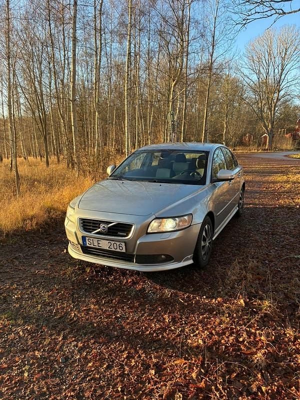 Begagnad 2011 Volvo S40 Sedan | 47 000 kr (Marknadspris) - Bild 1/4