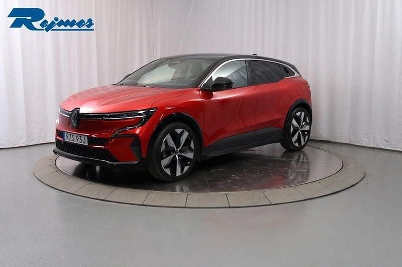 Röd (röd flamme met/svart tak) Begagnad 2023 Renault Mégane Iconic Kombi | 299 800 kr (Bra pris) - Bild 1/4