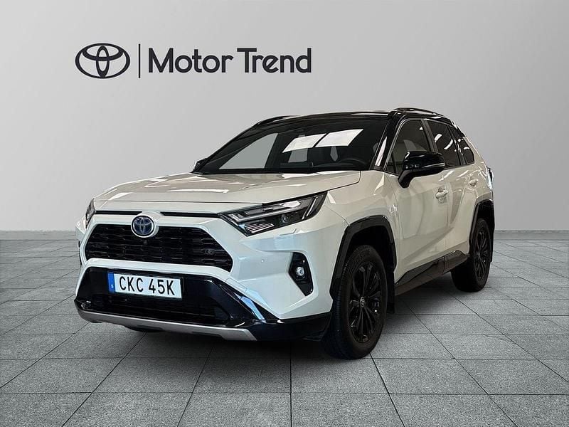 Vit Begagnad 2022 Toyota RAV4 Hybrid Style SUV | 384 900 kr (Bra pris) - Bild 1/3