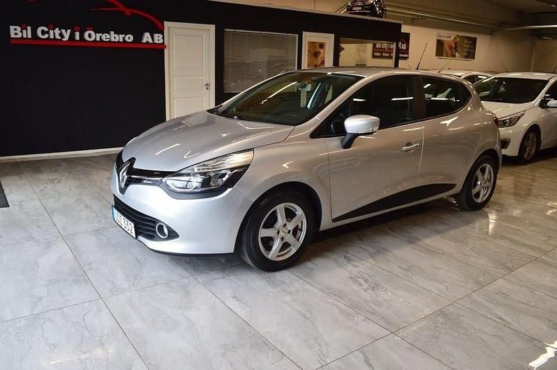 Begagnad Renault Clio IV 74 HK (54 kW) 2014 Silver Halvkombi