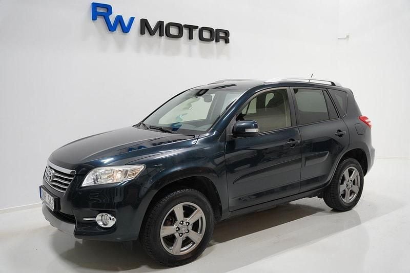Mörkblå Begagnad 2012 Toyota RAV4 SUV | 114 800 kr (Marknadspris) - Bild 1/4