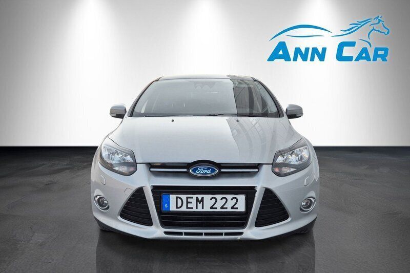 Grå Begagnad 2014 Ford Focus Titanium Kombi | 59 900 kr (Marknadspris) - Bild 1/4