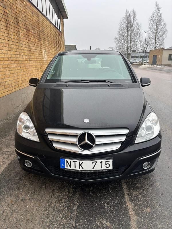 Begagnad Mercedes B180 116 HK (85 kW) 2011 Minibuss
