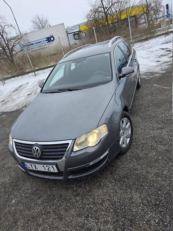 Grå Begagnad 2008 VW Passat Sportline Kombi | 24 500 kr (Marknadspris) - Bild 1/4