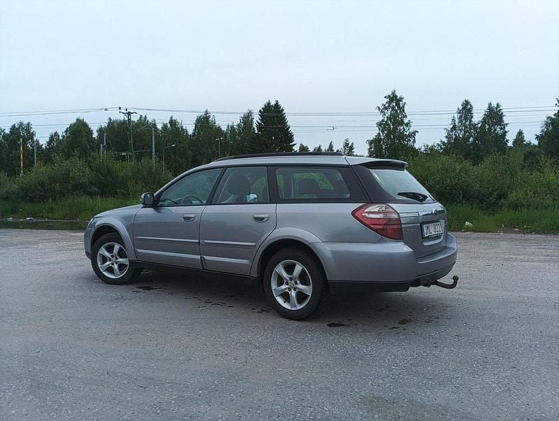 Silver Begagnad 2008 Subaru Outback SUV | 29 000 kr (Marknadspris) - Bild 1/4