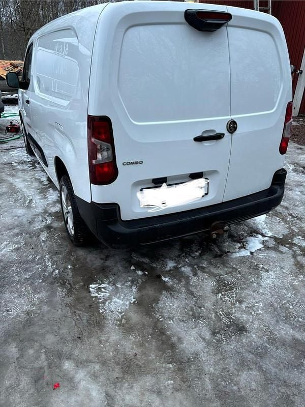 Begagnad Opel Combo 102 HK (75 kW) 2020 Minibuss