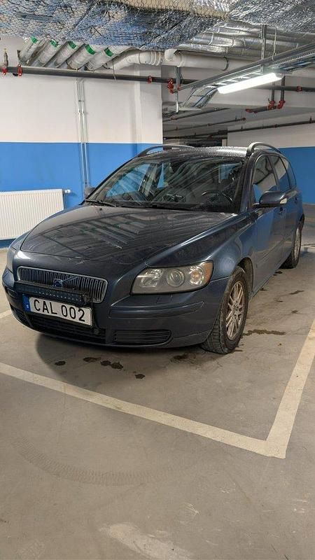Blå Begagnad 2006 Volvo V50 Kombi | 28 000 kr (Marknadspris) - Bild 1/4