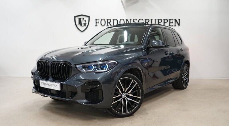 Grå Begagnad 2022 BMW X5 M Sport SUV | 769 800 kr (Dyr) - Bild 1/4