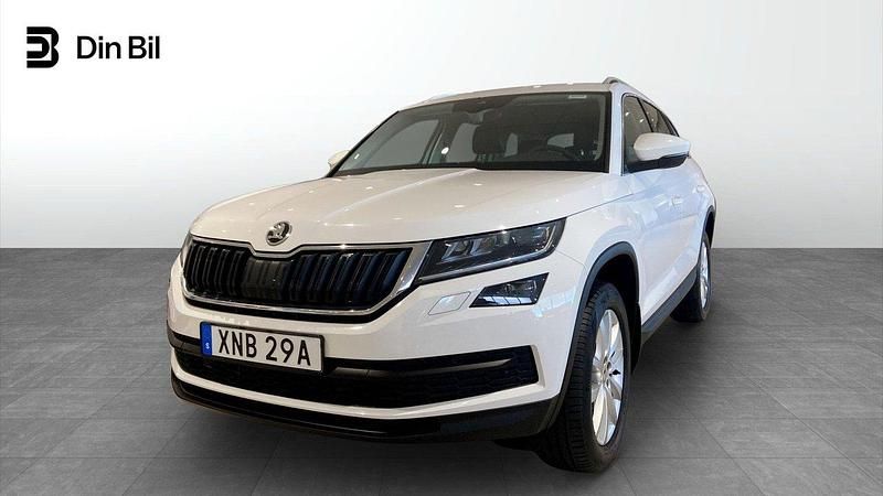 Vit Begagnad 2020 Skoda Kodiaq Style SUV | 299 900 kr (Marknadspris) - Bild 1/4