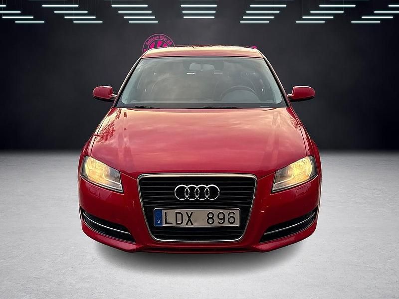 Begagnad Audi A3 Sportback Attraction 105 HK (77 kW) 2010 Röd Halvkombi