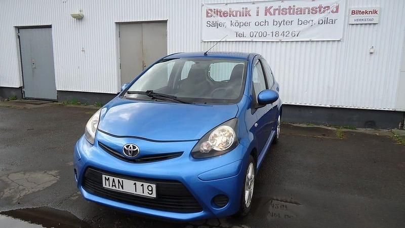 Begagnad Toyota Aygo 68 HK (50 kW) 2012 Blå Halvkombi