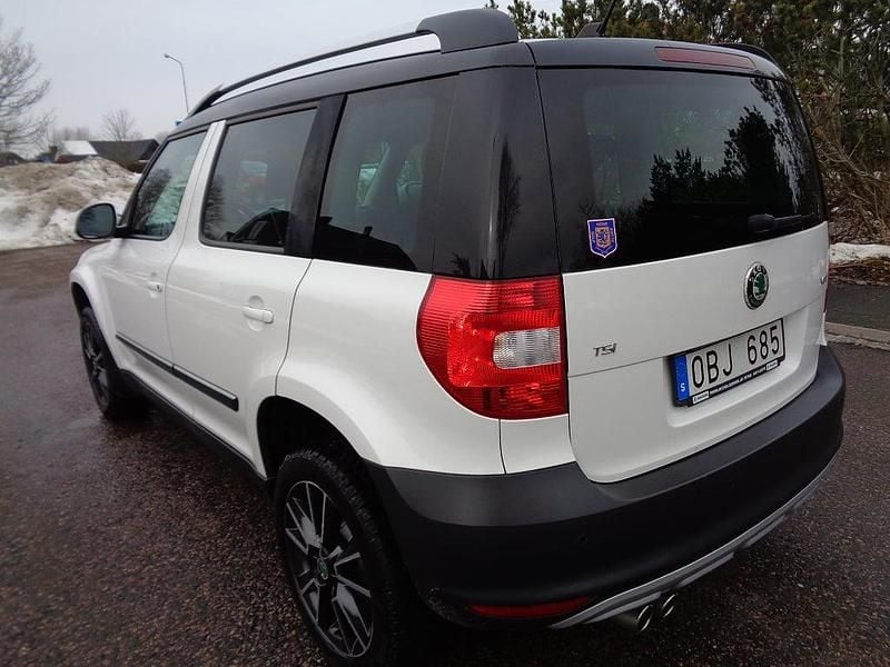 Begagnad Skoda Yeti Business Line 122 HK (89 kW) 2013 Vit SUV