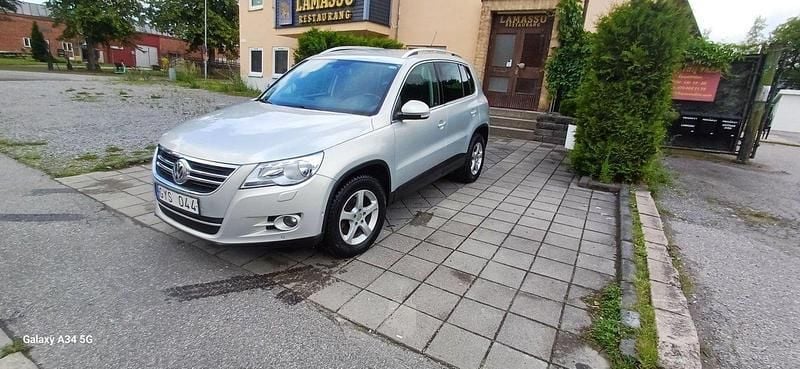 Silver Begagnad 2008 VW Tiguan Sportline SUV | 54 900 kr (Bra pris) - Bild 1/4