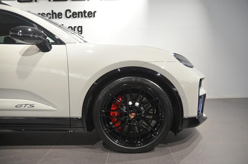 Ny Porsche Macan GTS 419 kW (571 HK) 2026 Grå SUV