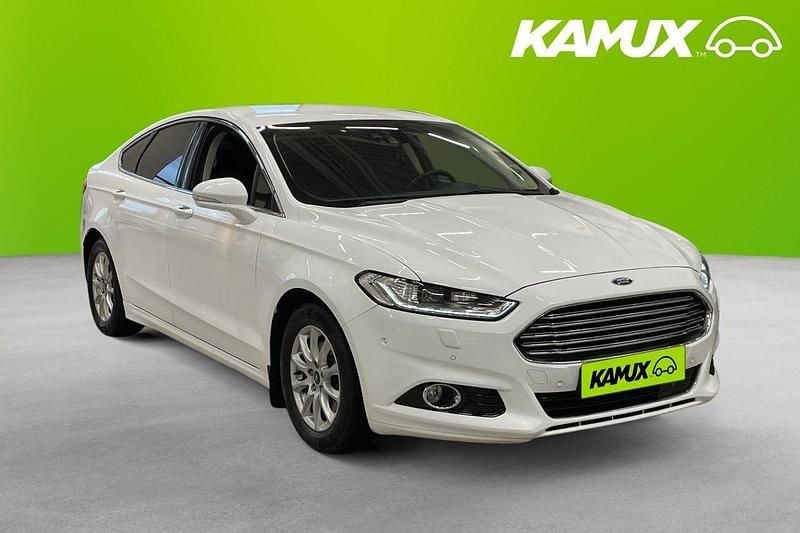 Vit Begagnad 2016 Ford Mondeo Business Edition Halvkombi | 139 700 kr (Marknadspris) - Bild 1/4