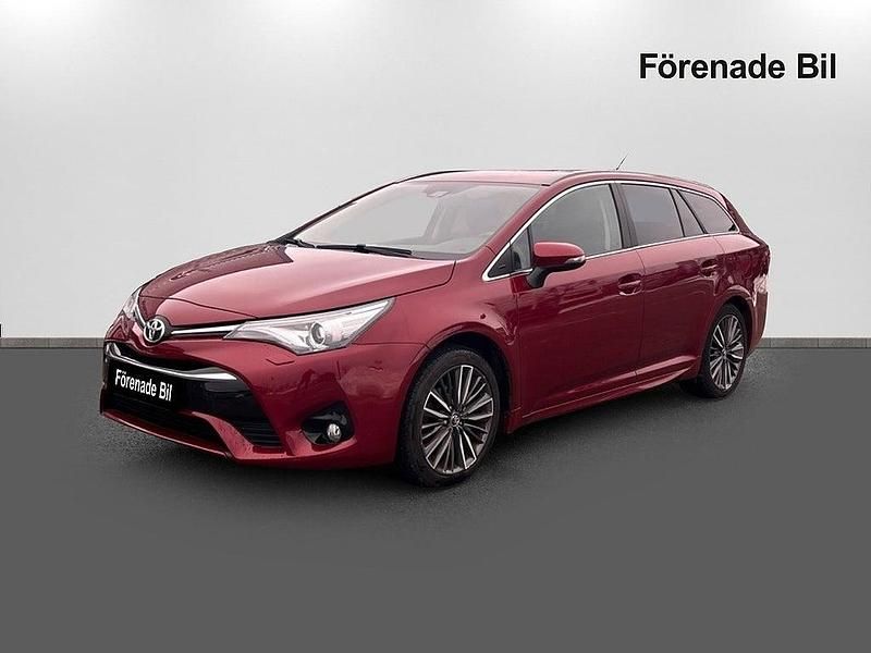 Ruby flare pearl Begagnad 2016 Toyota Avensis Edition Kombi | 159 900 kr (Bra pris) - Bild 1/4