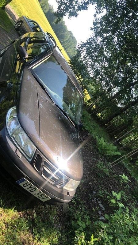 Svart Begagnad 2004 Saab 9-5 Linear Kombi | 5 000 kr (Dyr) - Bild 1/3