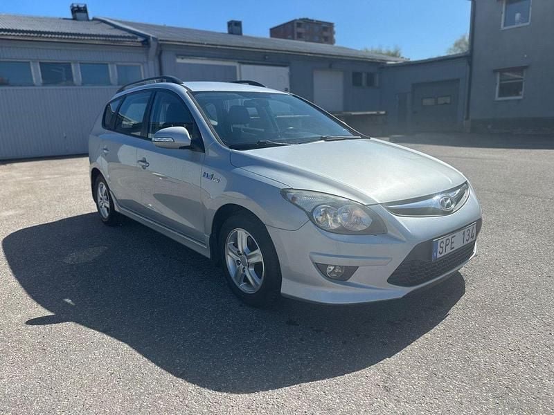 Silver Begagnad 2011 Hyundai i30 Kombi | 34 900 kr (Marknadspris) - Bild 1/4