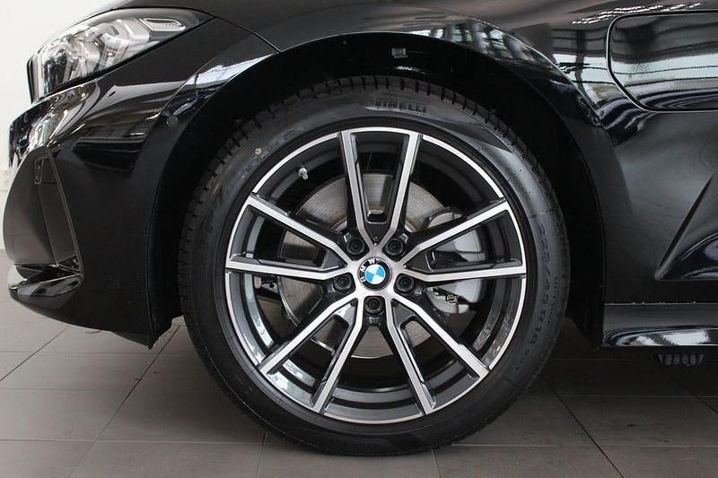 Begagnad BMW 330 Shadowline 184 HK (135 kW) 2025 Svart Kombi
