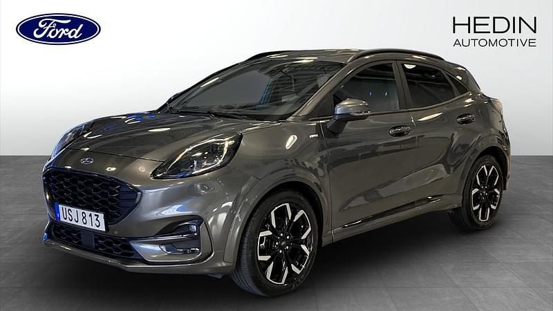 Svart Begagnad 2022 Ford Puma Gen-E ST-Line SUV | 219 900 kr (Marknadspris) - Bild 1/4