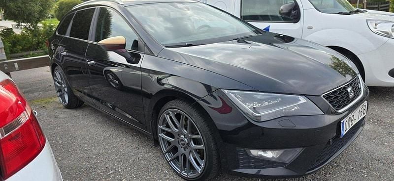 Svart Begagnad 2014 Seat Leon ST FR Kombi | 80 000 kr (Marknadspris) - Bild 1/4