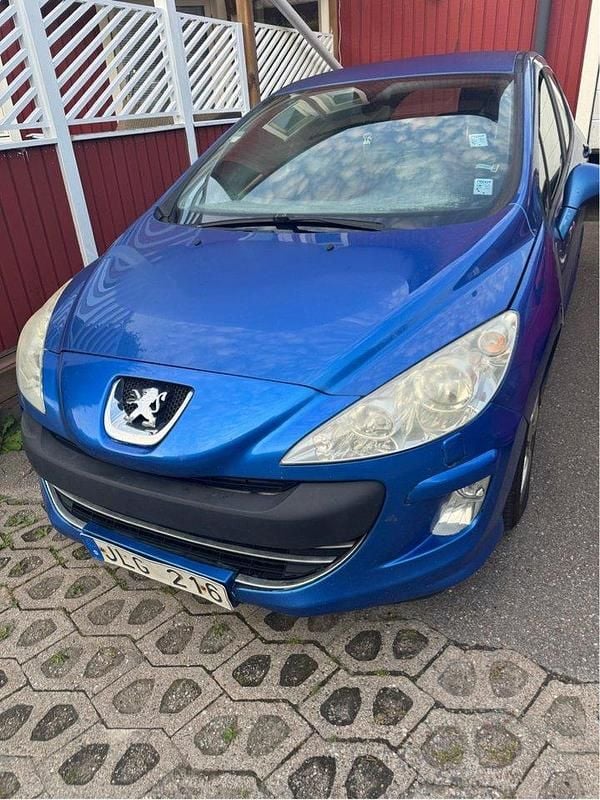 Blå Begagnad 2010 Peugeot 308 Halvkombi | 40 000 kr (Marknadspris) - Bild 1/4