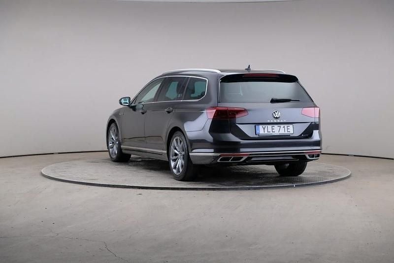 Begagnad VW Passat R-line 200 HK (147 kW) 2022 Mörkgrå Kombi