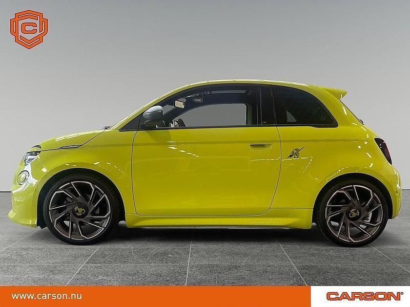 Begagnad Abarth 500e 114 kW (155 HK) 2023 Grön Halvkombi
