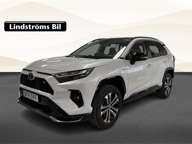 Vit Begagnad 2023 Toyota RAV4 Hybrid Sport SUV | 554 900 kr (Marknadspris) - Bild 1/3
