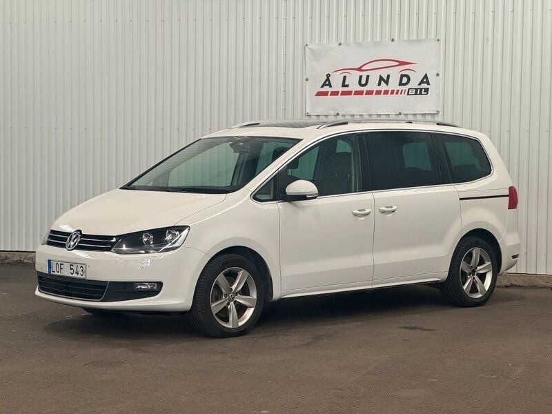 Vit Begagnad 2013 VW Sharan Minibuss | 129 900 kr (Marknadspris) - Bild 1/4