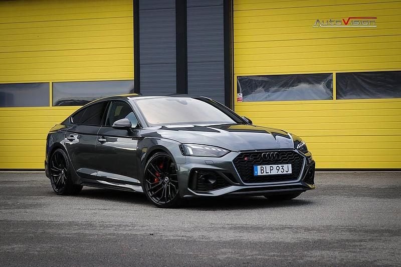 Mörkgrå (grå) Begagnad 2020 Audi RS5 Halvkombi | 689 900 kr (Marknadspris) - Bild 1/4