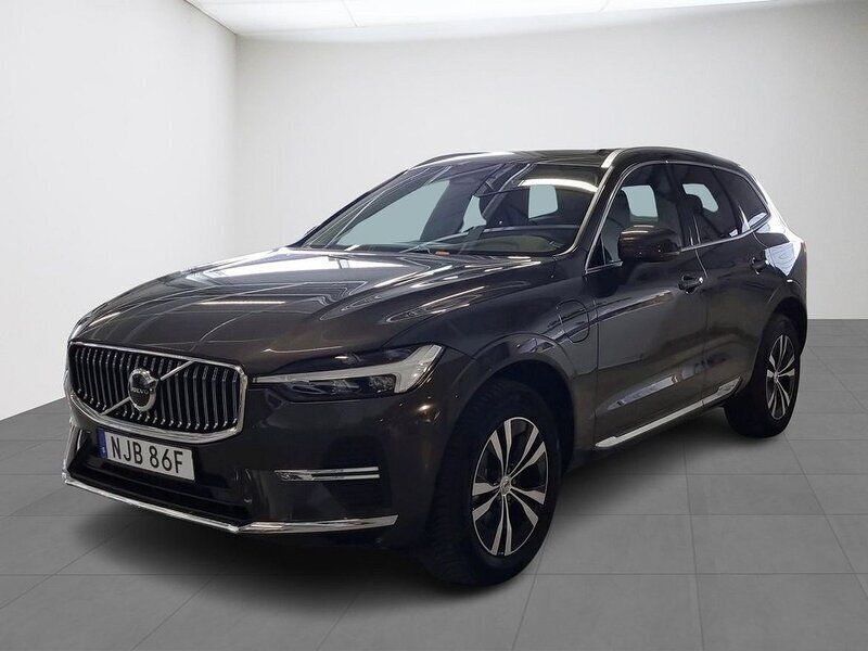 Grå Begagnad 2023 Volvo XC60 Core SUV | 504 500 kr (Bra pris) - Bild 1/4