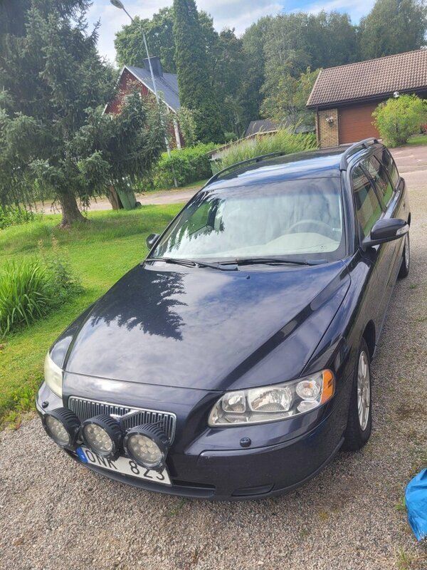 Svart Begagnad 2007 Volvo V70 Kombi | 26 000 kr (Marknadspris) - Bild 1/4