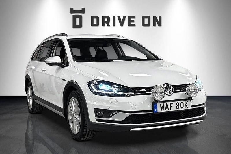 Vit Begagnad 2020 VW Golf Alltrack Kombi | 189 900 kr (Bra pris) - Bild 1/4