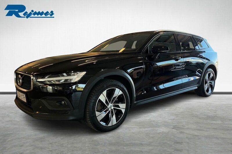 Svart Begagnad 2020 Volvo V60 CC Kombi | 249 800 kr (Marknadspris) - Bild 1/4