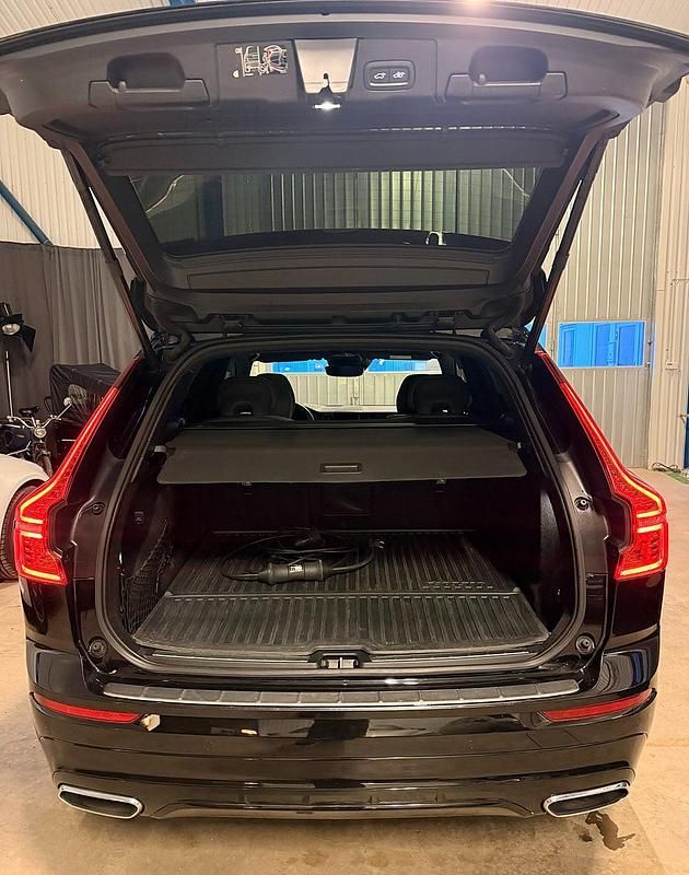 Begagnad Volvo XC60 R-Design 253 HK (186 kW) 2020 Svart SUV