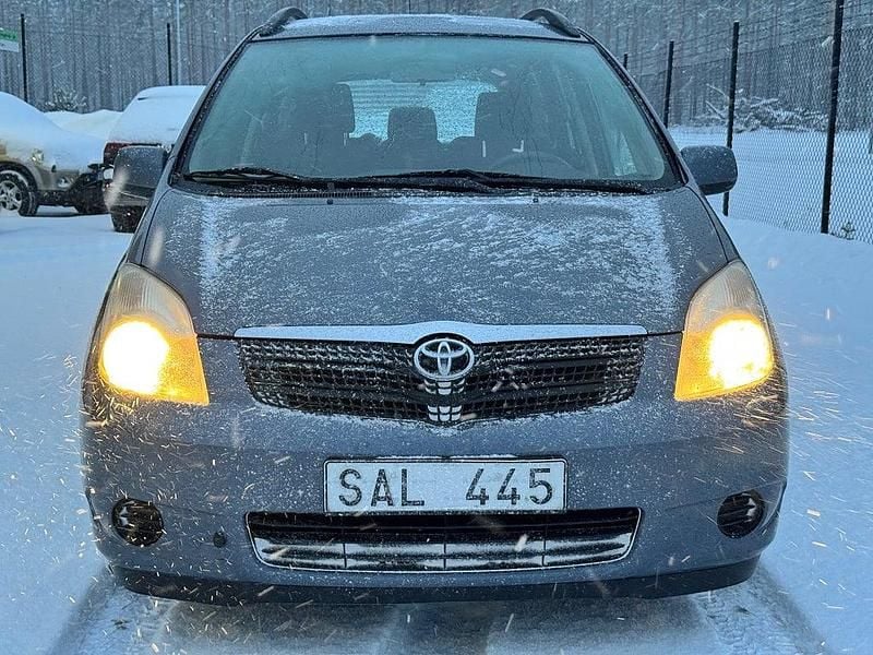 Begagnad Toyota Corolla Verso 110 HK (80 kW) 2002 Blå Minibuss