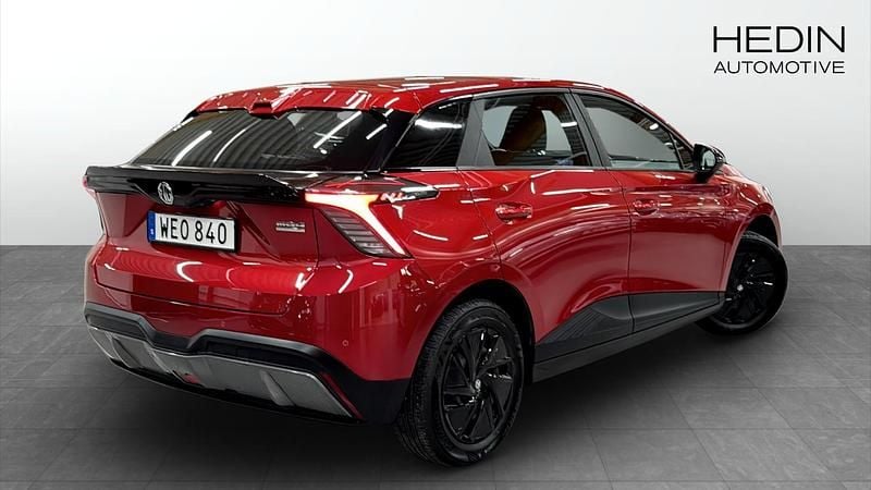Begagnad MG MG4 EV 125 kW (170 HK) 2023 Röd Halvkombi
