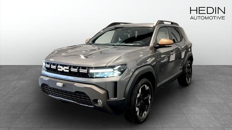 Grå (grey) Ny 2025 Dacia Duster Extreme SUV | 322 300 kr (Marknadspris) - Bild 1/4