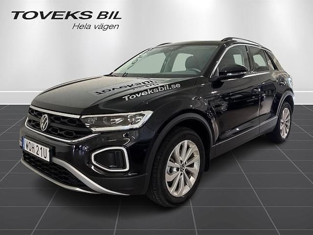 Svart (deep black pearl) Begagnad 2025 VW T-Roc Life SUV | 360 000 kr (Dyr) - Bild 1/4