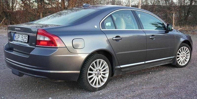 Grå Begagnad 2008 Volvo S80 Executive Sedan | 42 500 kr (Bra pris) - Bild 1/4