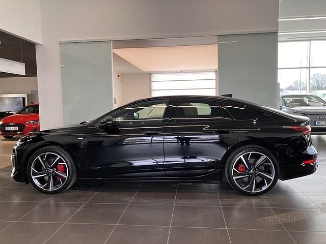 Begagnad Audi e-tron Sportback S-Line 314 kW (428 HK) 2025 Mytsvart metallic SUV