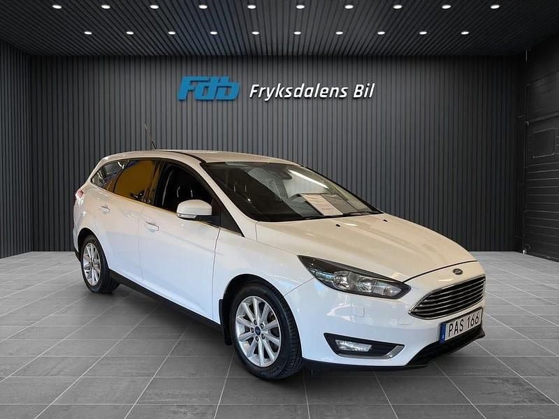 Vit Begagnad 2016 Ford Focus Titanium Kombi | 89 900 kr (Lite dyr) - Bild 1/4