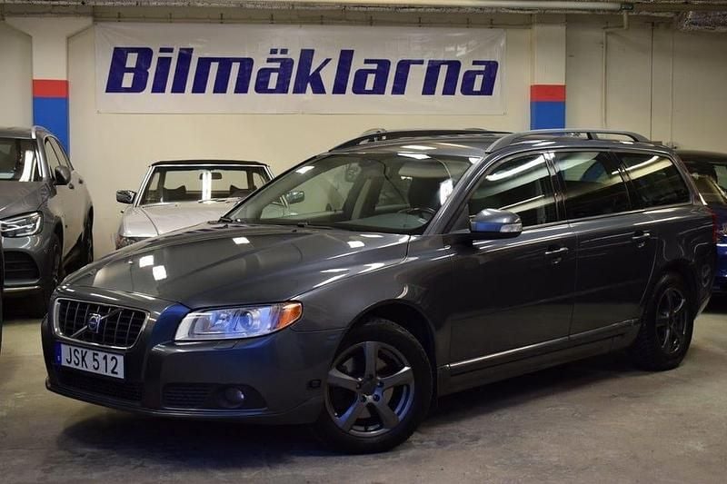 Grå Begagnad 2009 Volvo V70 Momentum Kombi | 64 500 kr (Marknadspris) - Bild 1/4