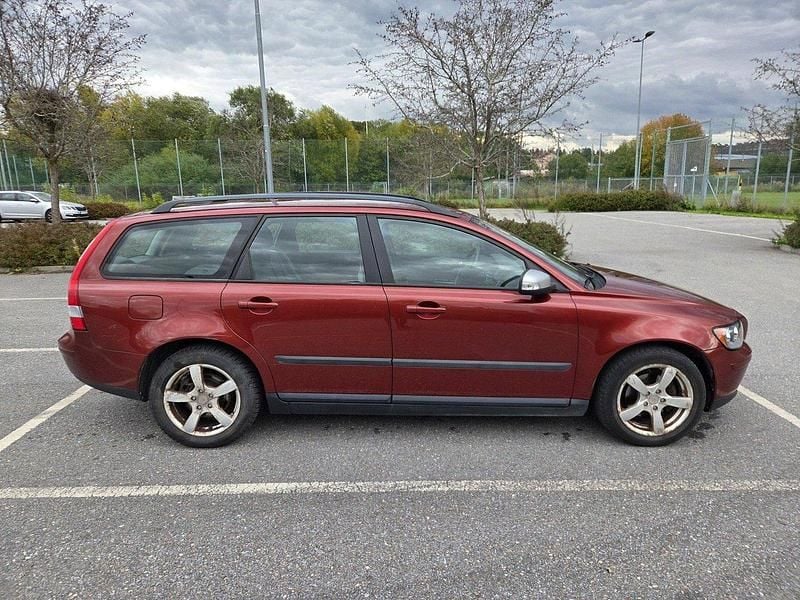 Röd Begagnad 2007 Volvo V50 Kombi | 37 500 kr (Bra pris) - Bild 1/4