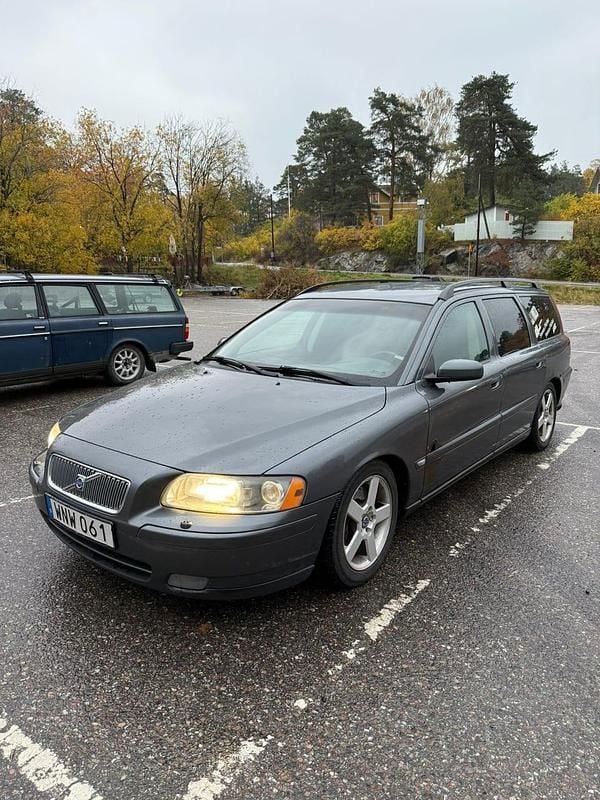 Grå volvo 455 Begagnad 2005 Volvo V70 Kombi | 21 000 kr (Bra pris) - Bild 1/4