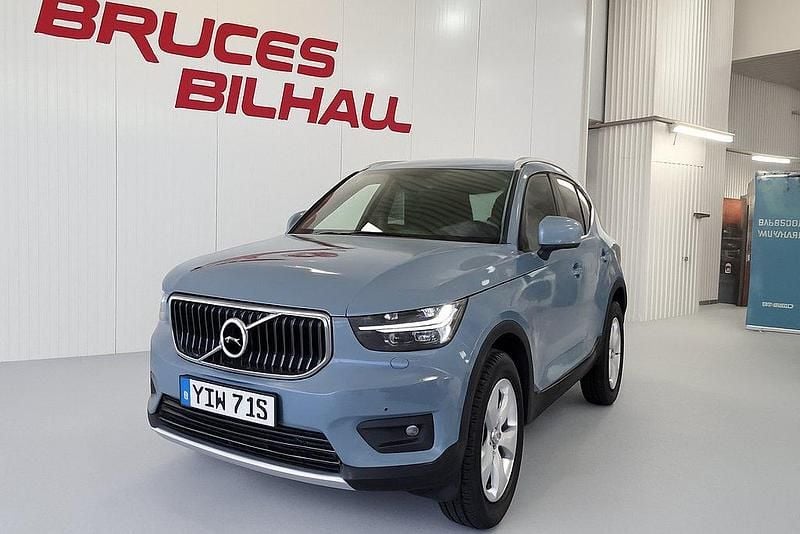Grå Begagnad 2020 Volvo XC40 Momentum SUV | 324 900 kr (Marknadspris) - Bild 1/4