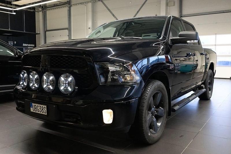 Begagnad Dodge Ram 394 HK (289 kW) 2021 Svart