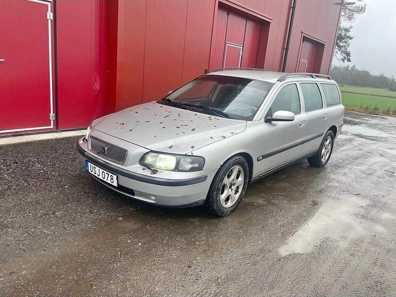 Begagnad 2004 Volvo V70 Kombi | 25 000 kr (Marknadspris) - Bild 1/3